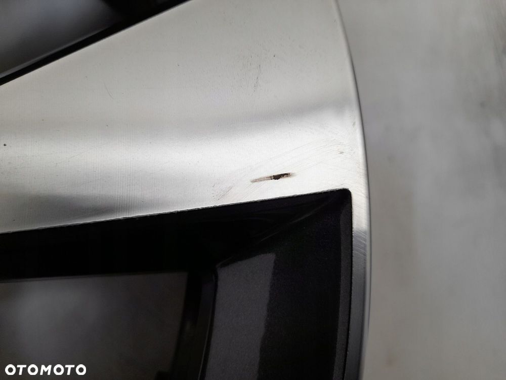 Felga aluminiowa Renault OE 403001698R 7.0" x 17" 5x114,3 ET35 - 3