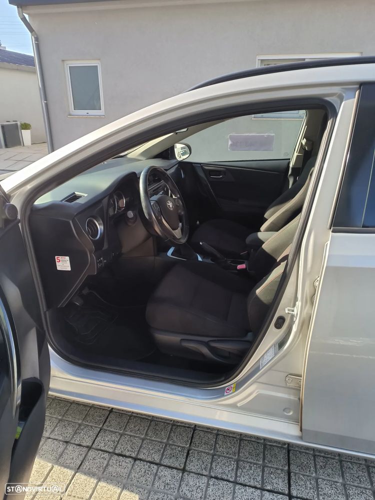 Toyota Auris Touring Sports 1.4 D-4D Com+P.Sport - 13
