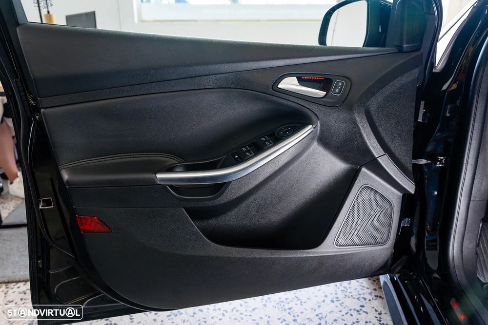 Ford Focus 2.0 EcoBoost ST c/ Pack Pele Desportiva - 41