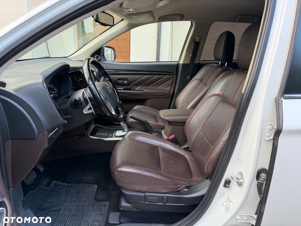 Mitsubishi Outlander Intense + - 16