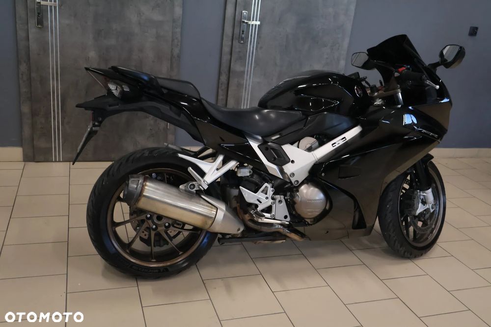 Honda VFR - 9