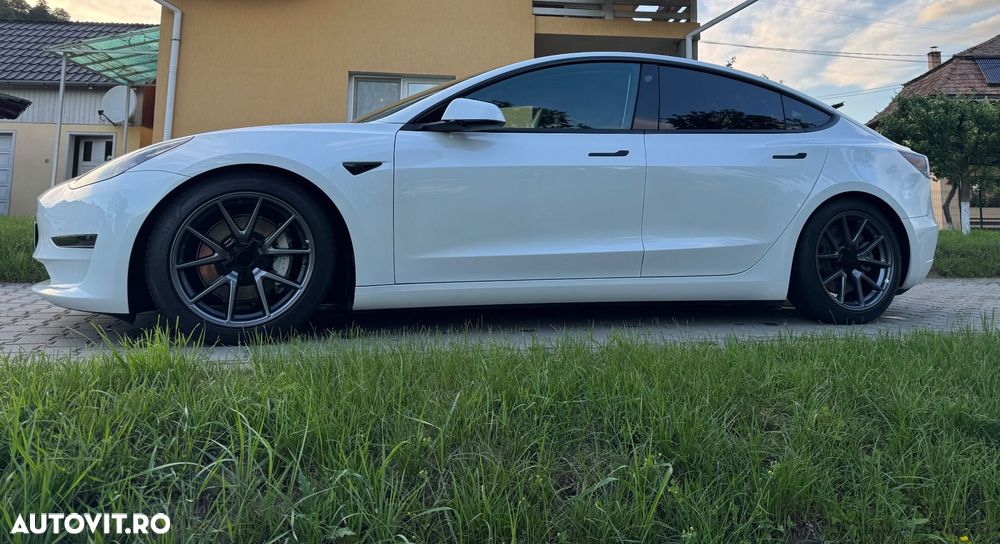 Tesla Model 3 - 6