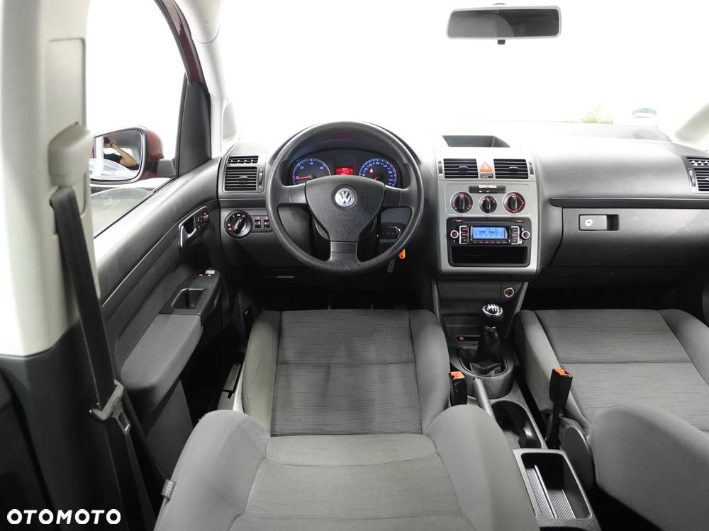 Volkswagen Touran - 28