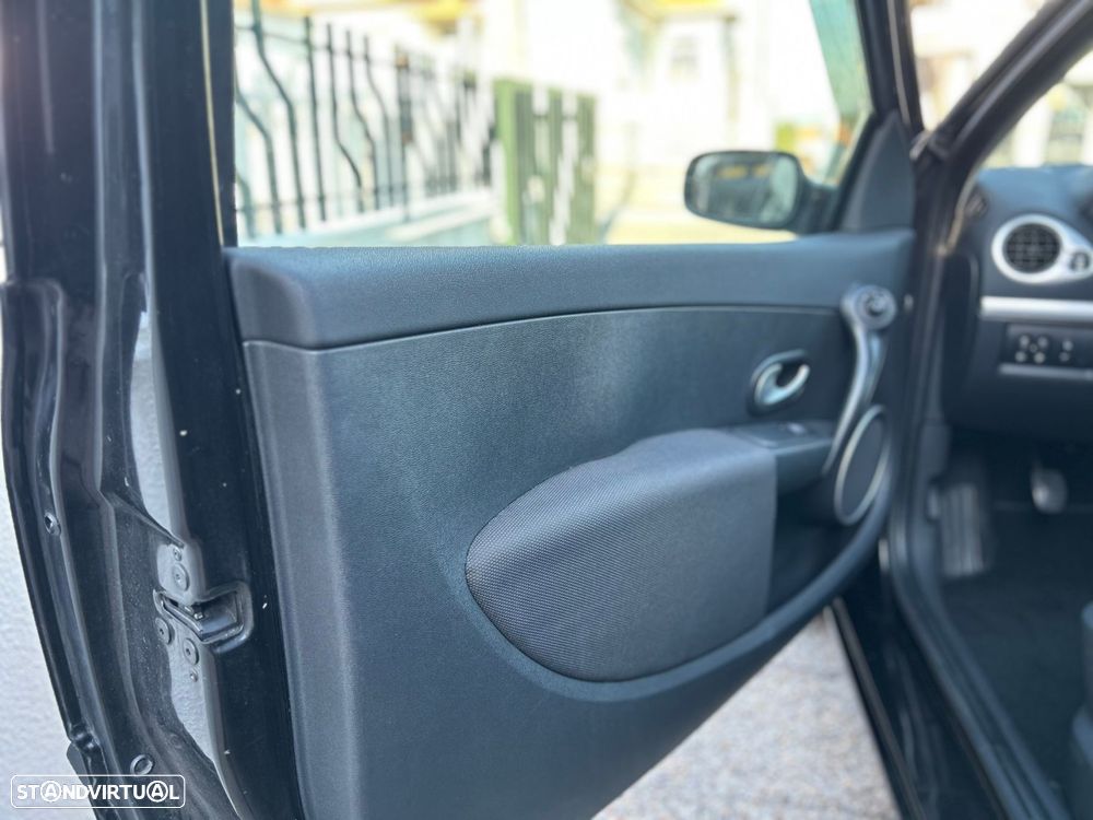 Renault Clio 1.5 dCi Dynamique S - 12