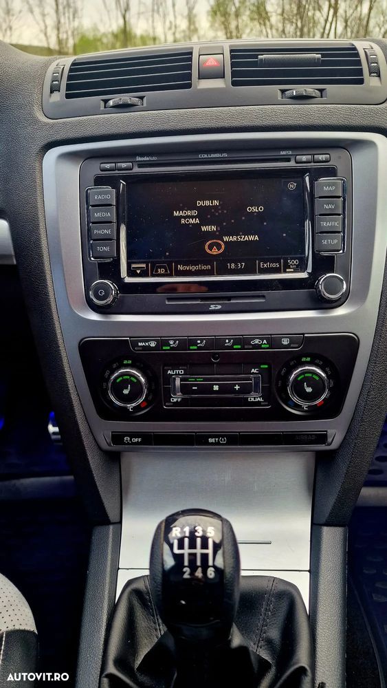 Skoda Octavia 2.0 TDI RS - 39