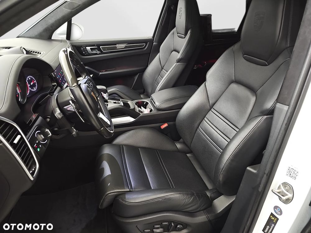 Porsche Cayenne Turbo - 15