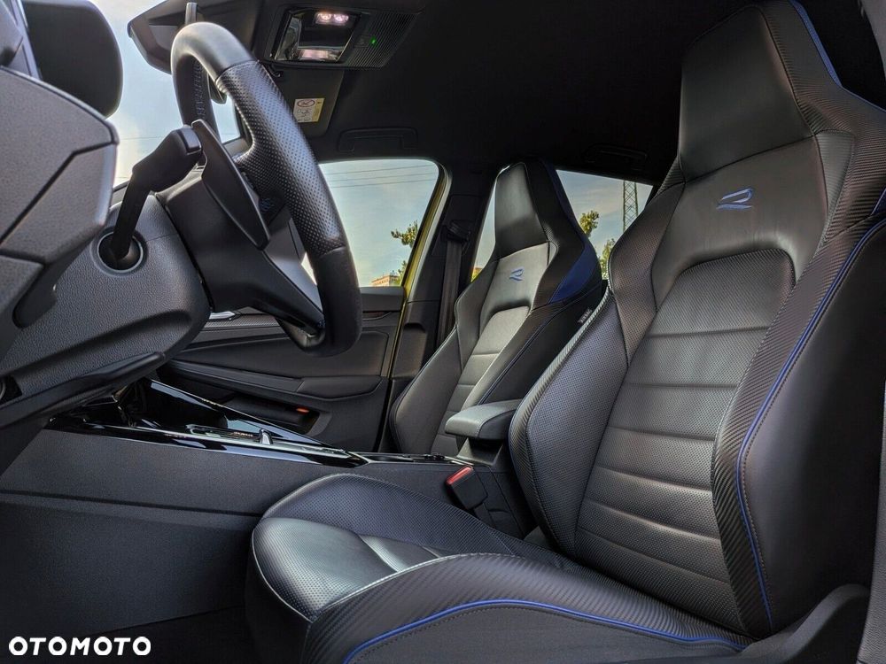 Volkswagen Golf - 10