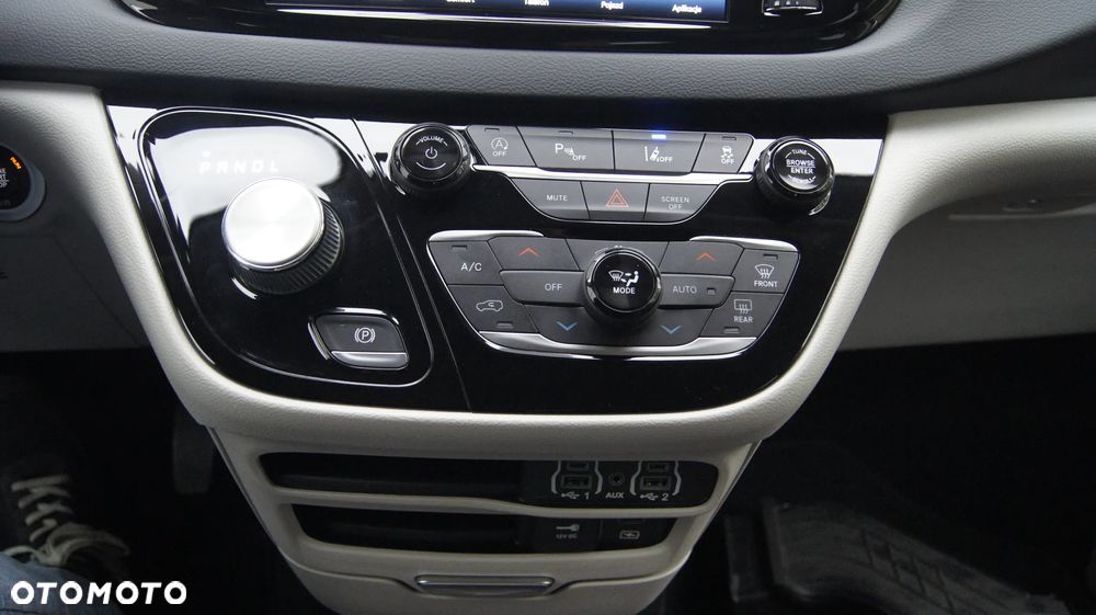 Chrysler Pacifica - 27