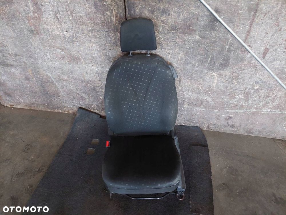 FOTEL LEWY PRZÓD TOYOTA YARIS II - 1