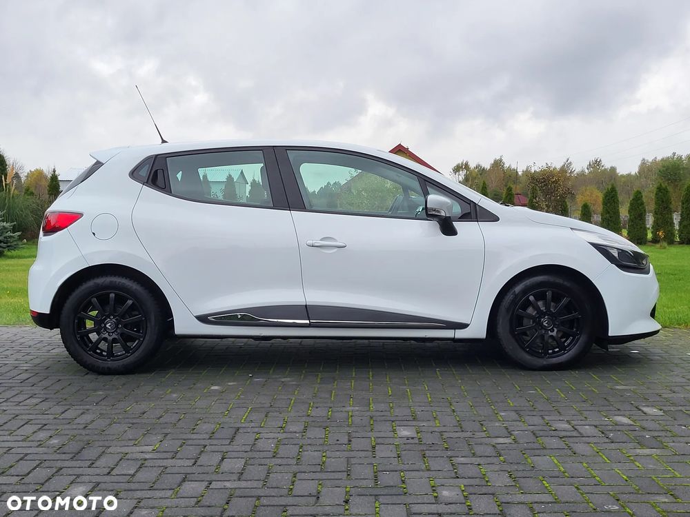 Renault Clio 1.2 16V 75 LIMITED - 11