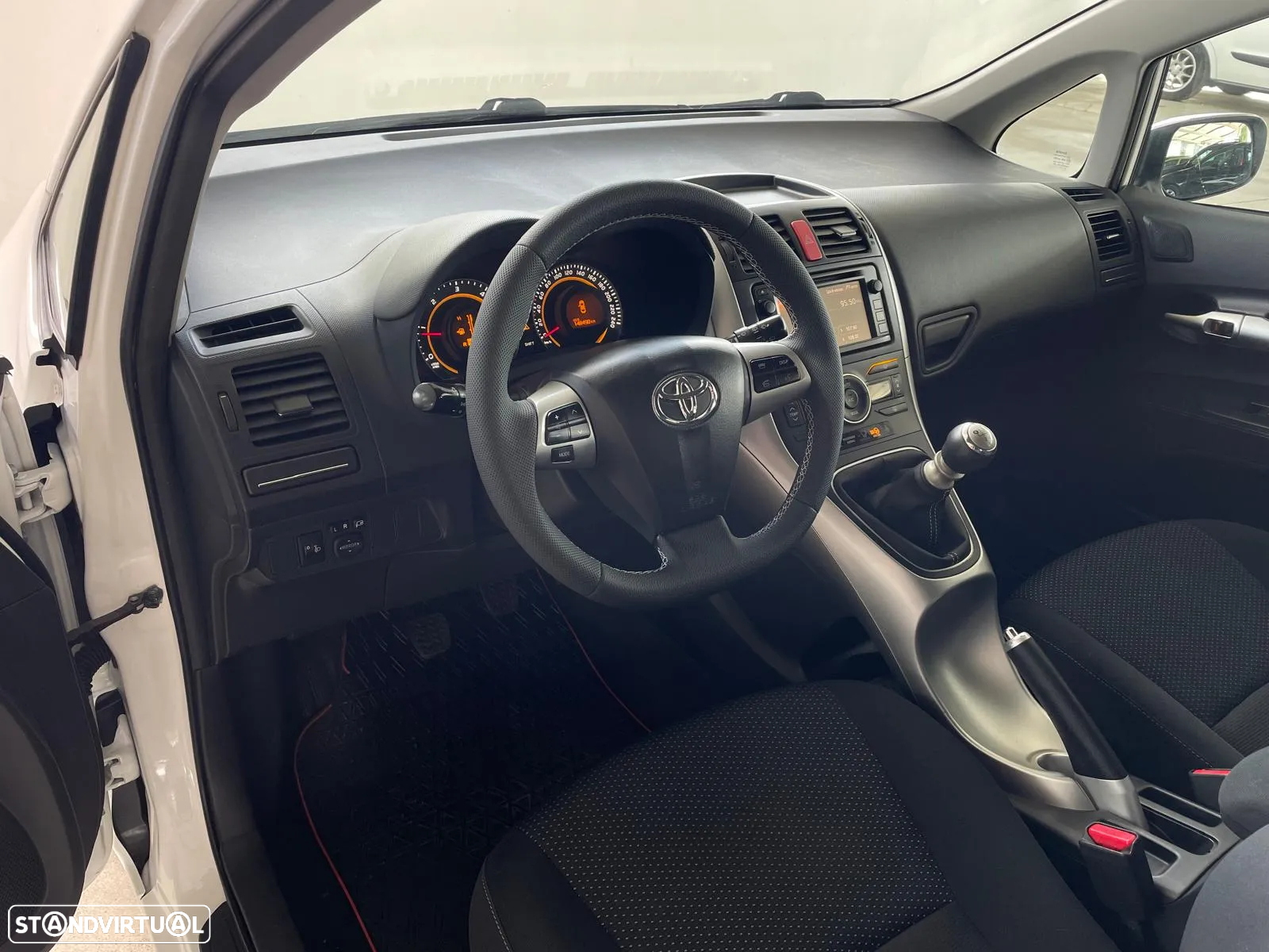 Toyota Auris 1.4 D-4D Exclusive - 10