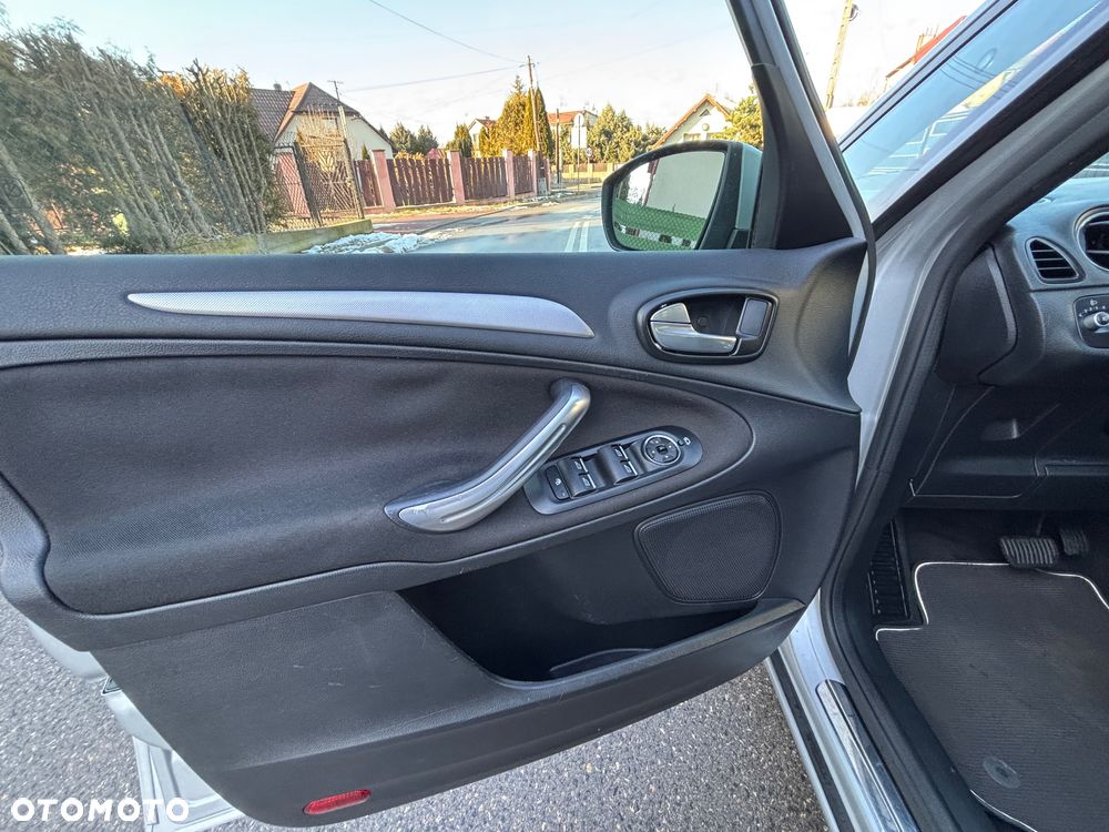Ford S-Max 2.0 TDCi DPF Champions Edition - 12