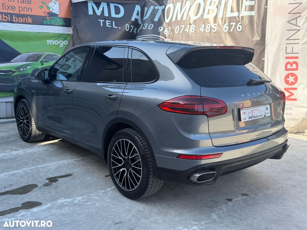 Porsche Cayenne 3.0 L - 24