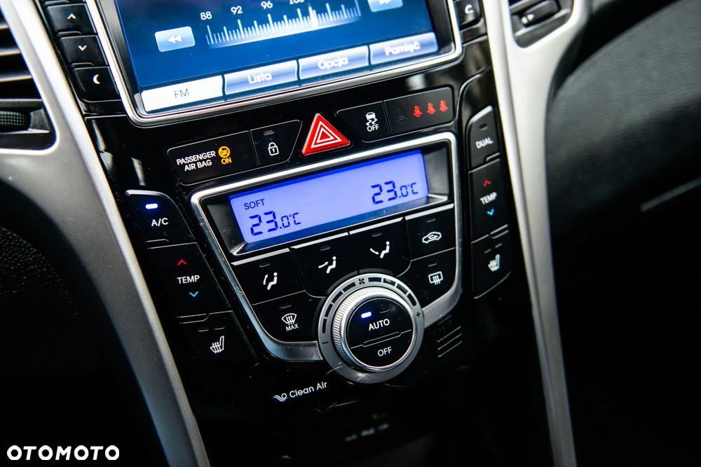 Hyundai i30 blue Kombi 1.6 GDi Passion - 36