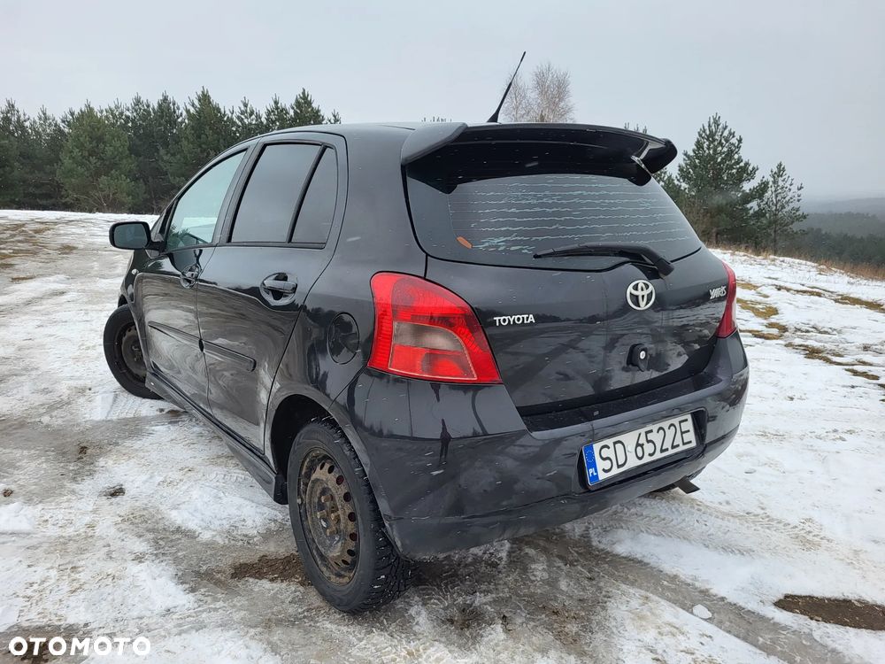 Toyota Yaris 1.3 Luna Premium - 2