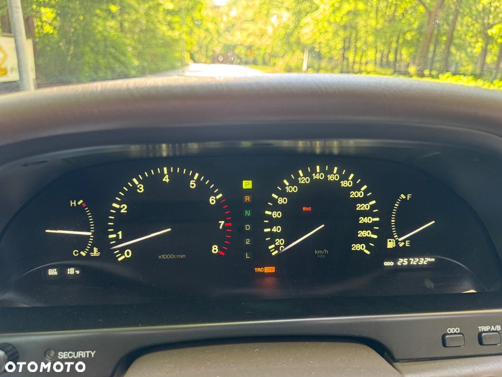 Lexus LS - 26