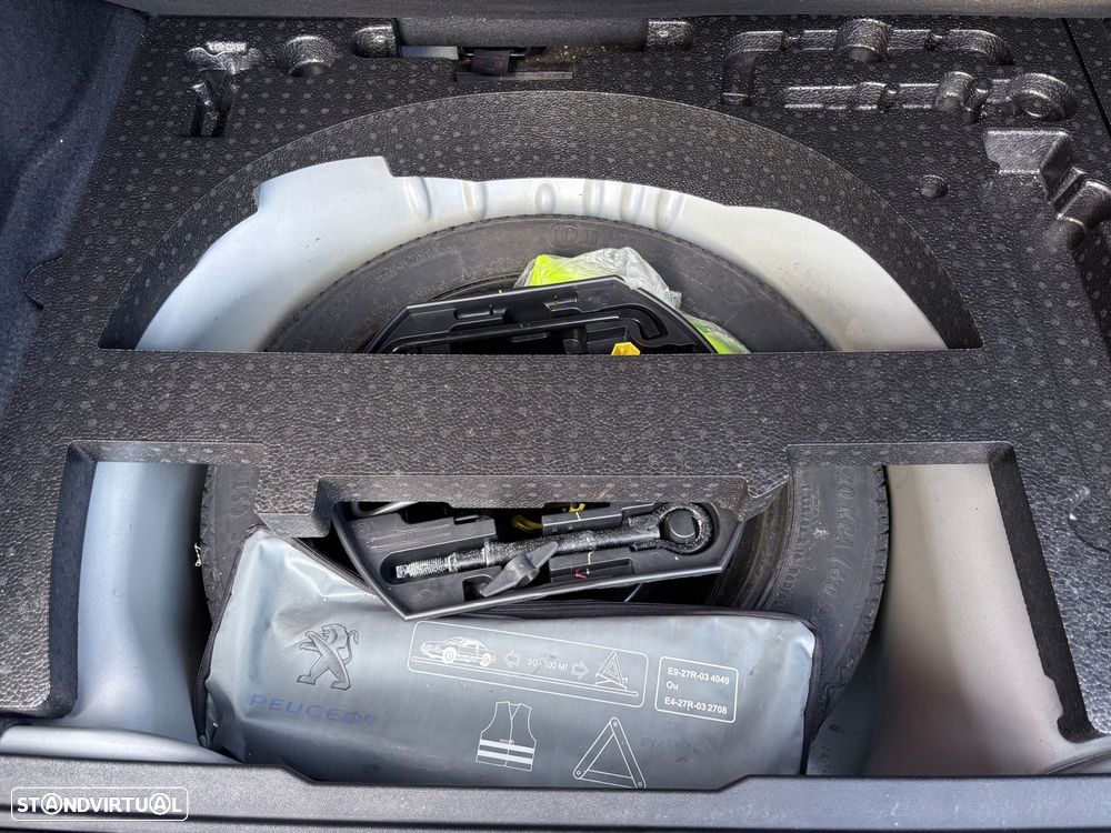 Peugeot 2008 1.2 PureTech Allure - 27