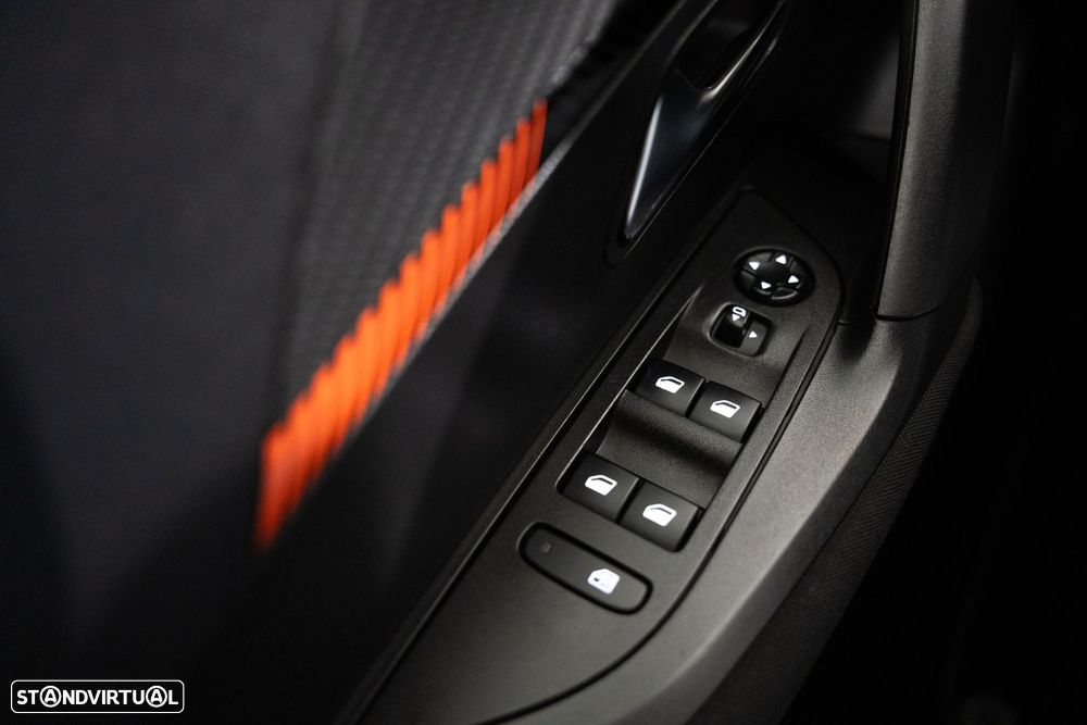 Peugeot 2008 1.2 PureTech Active EAT8 - 12