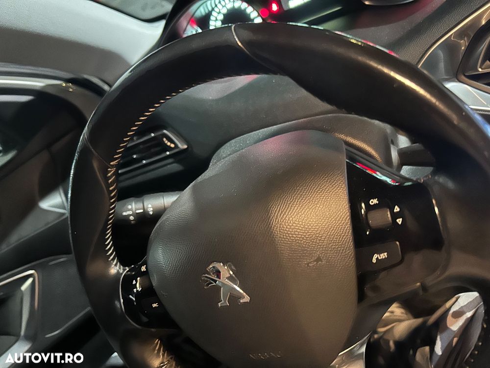 Peugeot 308 1.2 L PureTech Turbo Access - 8