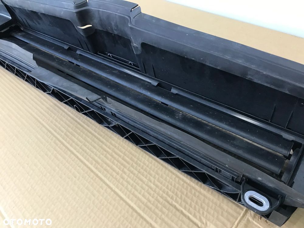 Żaluzja Audi e-tron 4KE121223 wlot kierownica powietrza - 3