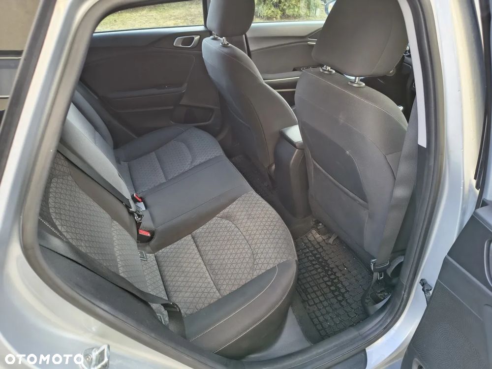 Kia Ceed - 10