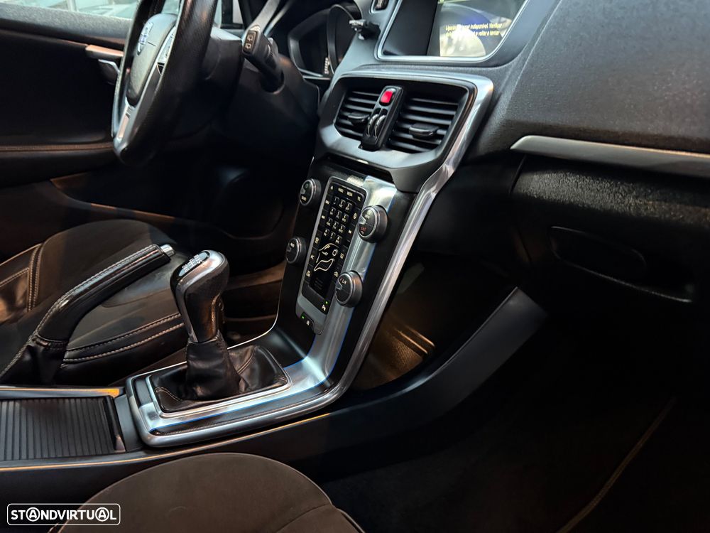 Volvo V40 D2 R Design - 52