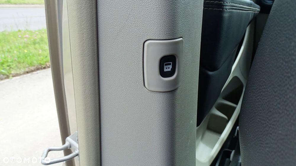 Chrysler Town & Country 3.6 Limited - 17