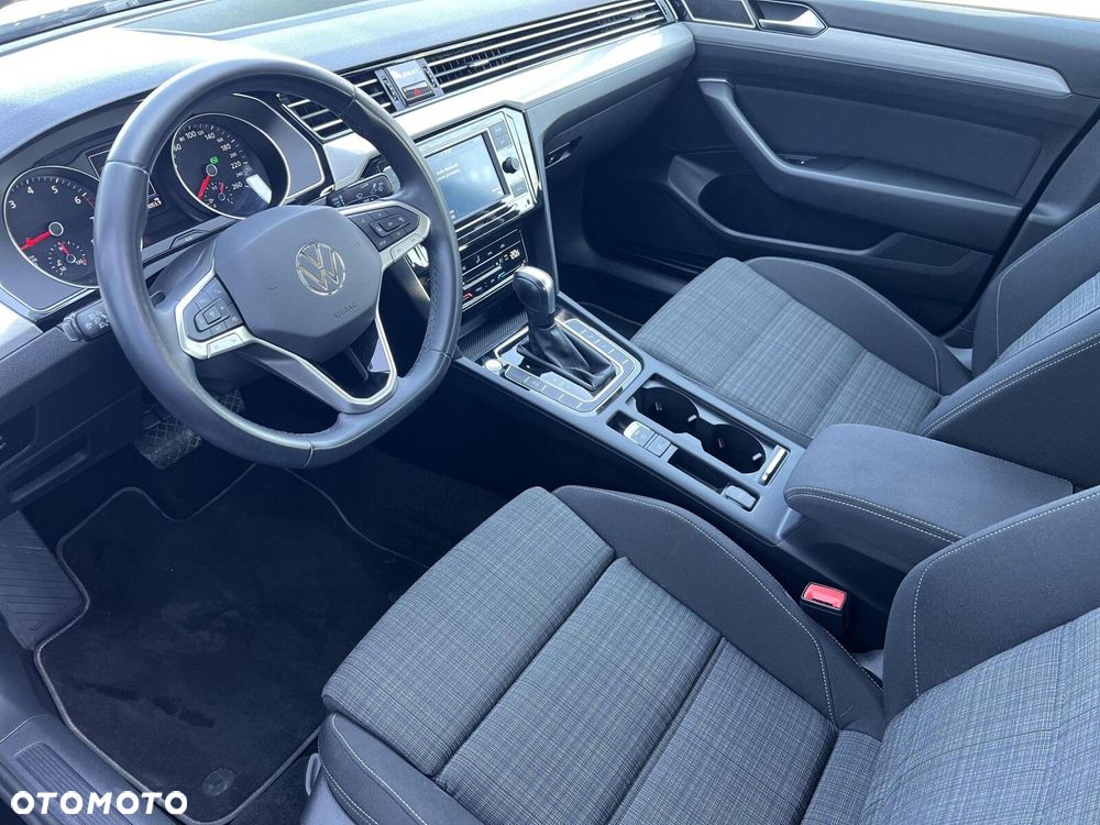 Volkswagen Passat - 10