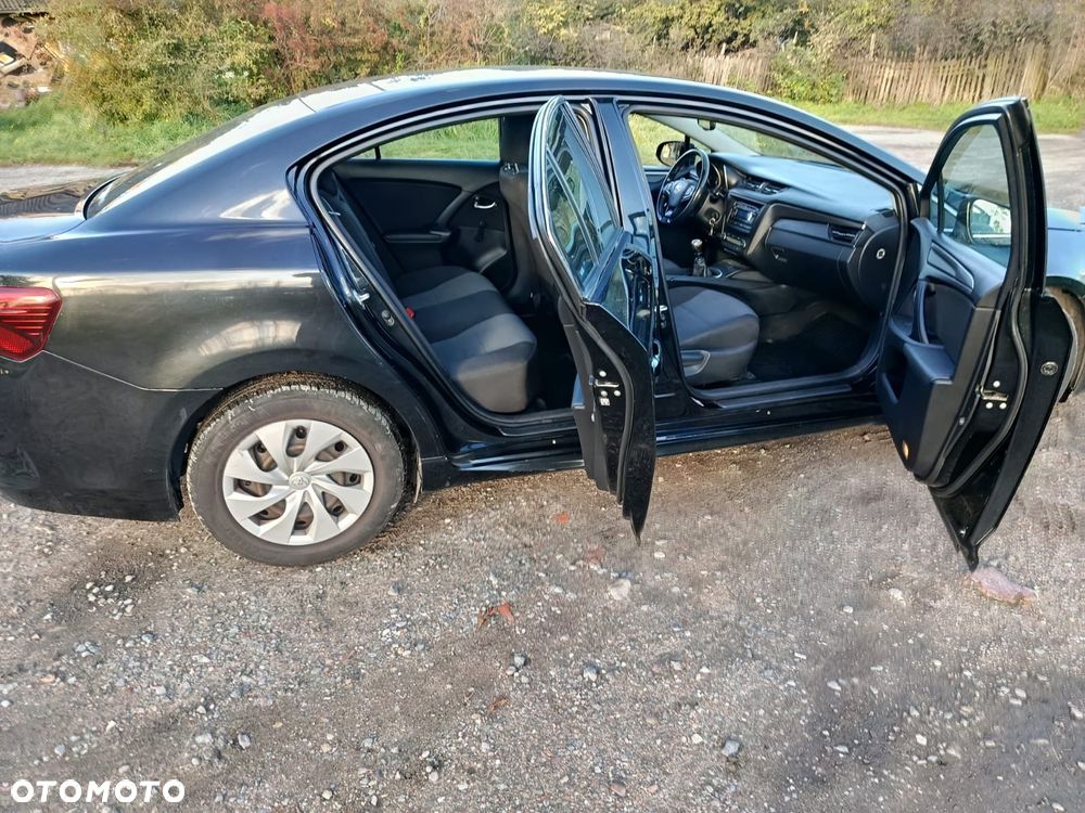 Toyota Avensis 1.8 Active - 9