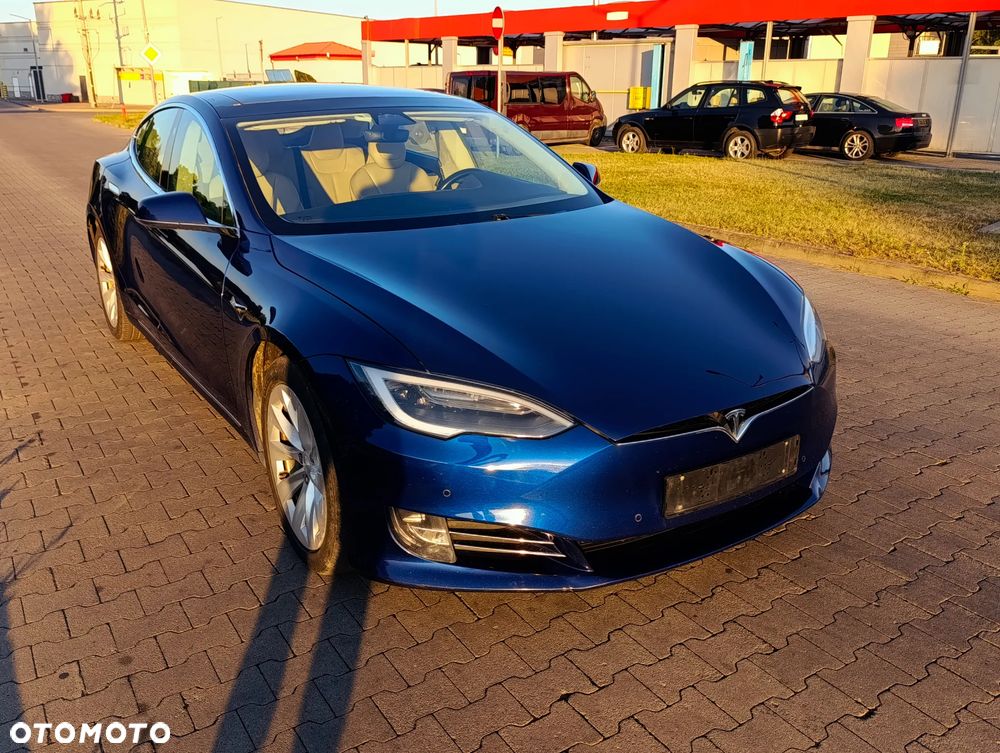 Tesla Model S - 14
