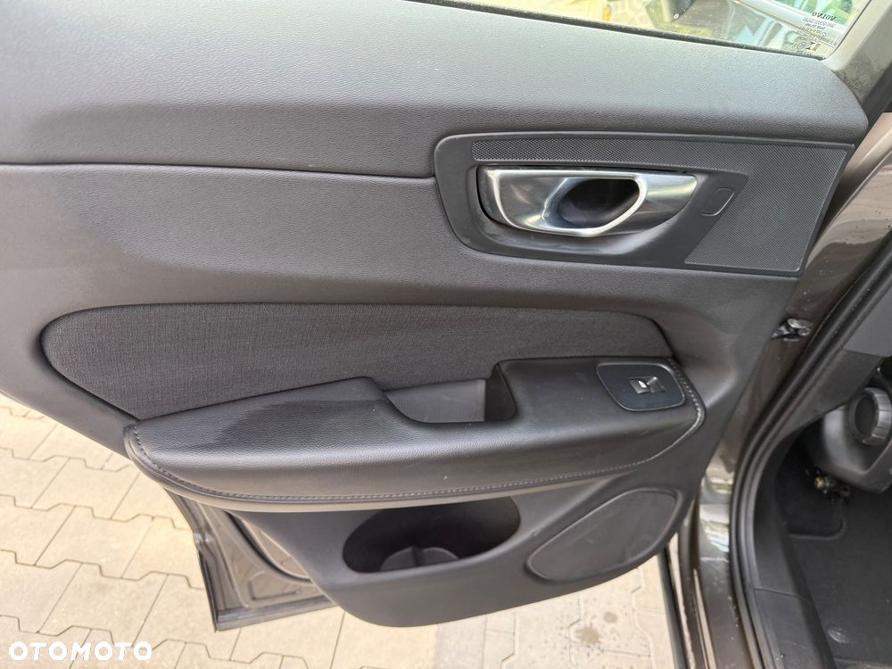 Volvo XC 60 D4 SCR Momentum - 25