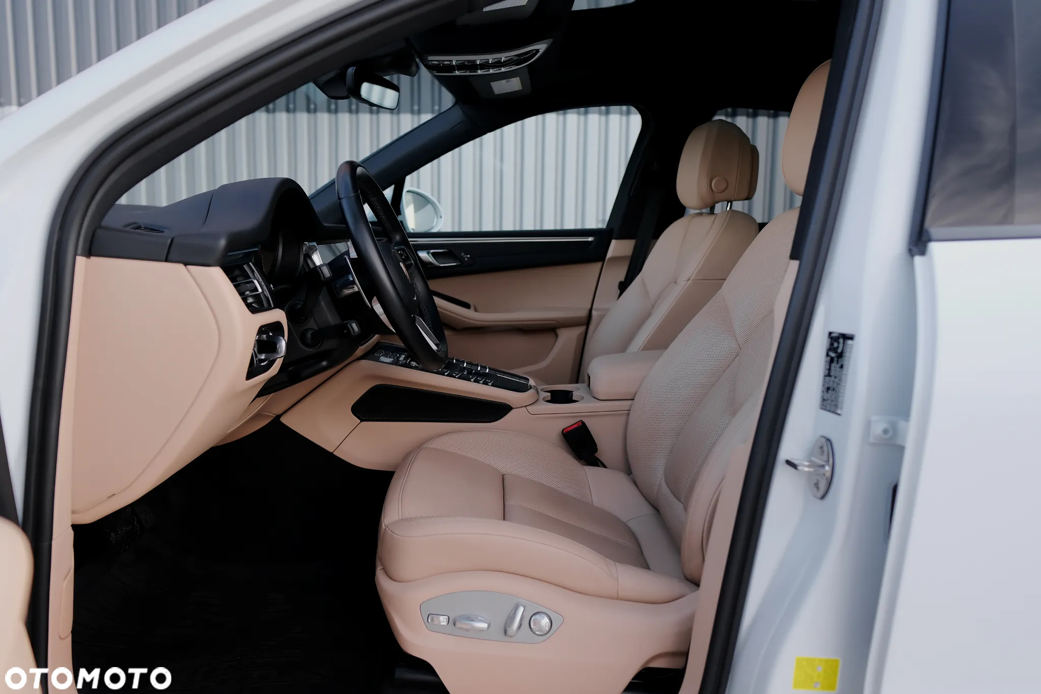 Porsche Macan - 31
