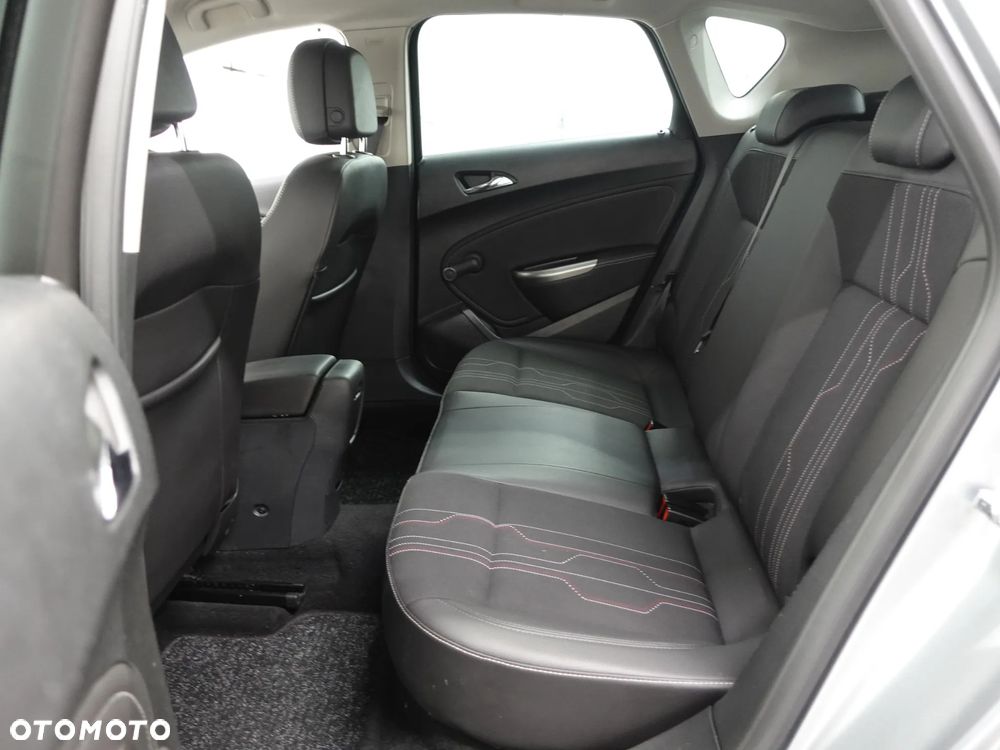 Opel Astra 1.4 Turbo 150 Jahre - 21