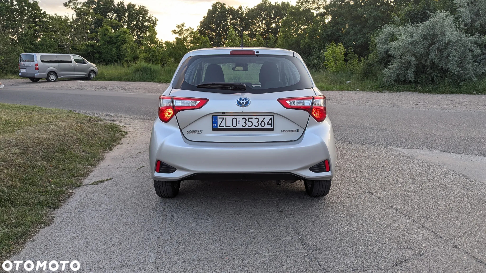 Toyota Yaris Hybrid 100 Dynamic - 6
