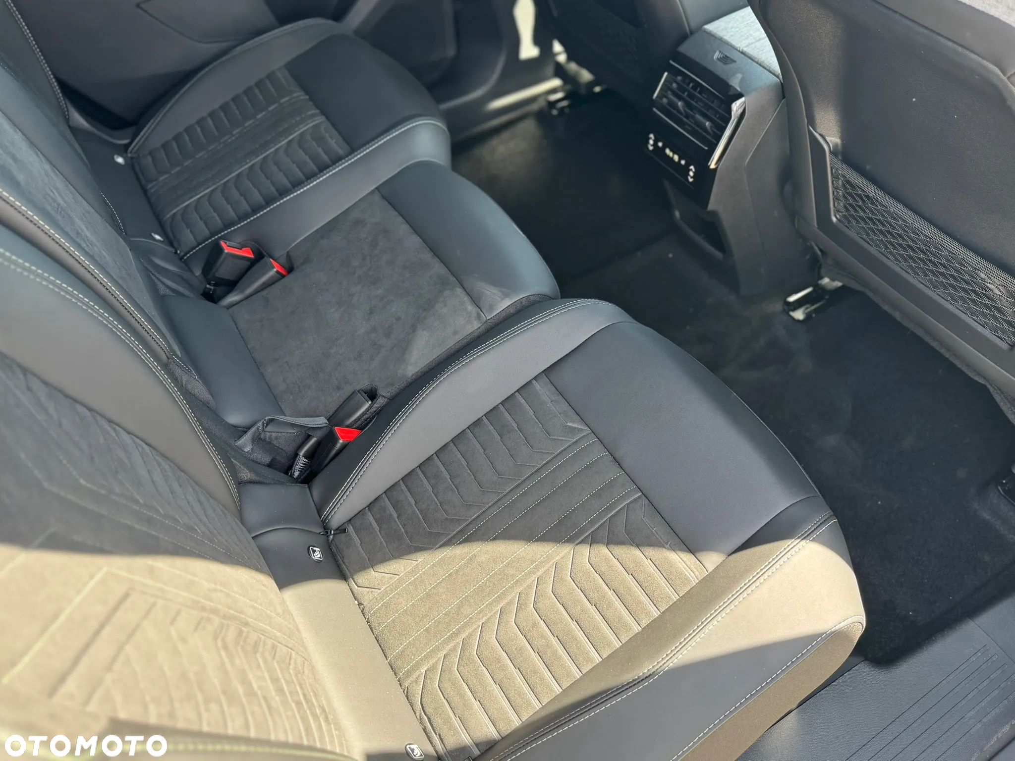 Peugeot 5008 1.6 PHEV GT S&S e-DCS7 - 17