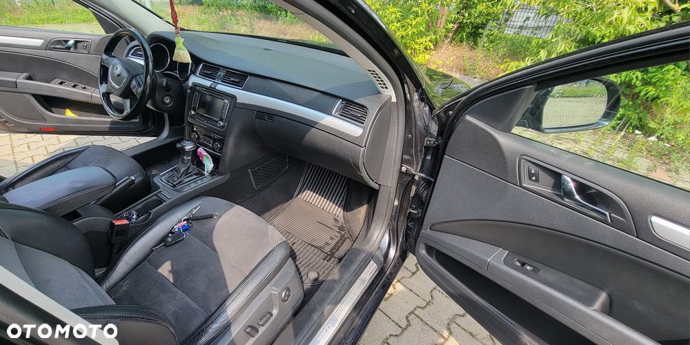 Skoda Superb 2.0 TDI DSG Exclusive - 8