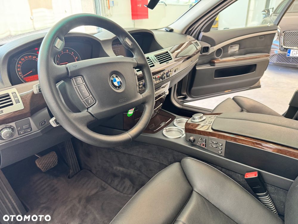 BMW Seria 7 750Li - 38