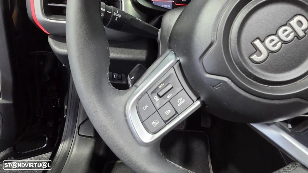 Jeep Avenger 1.2 e-Hybrid Summit DCT - 39