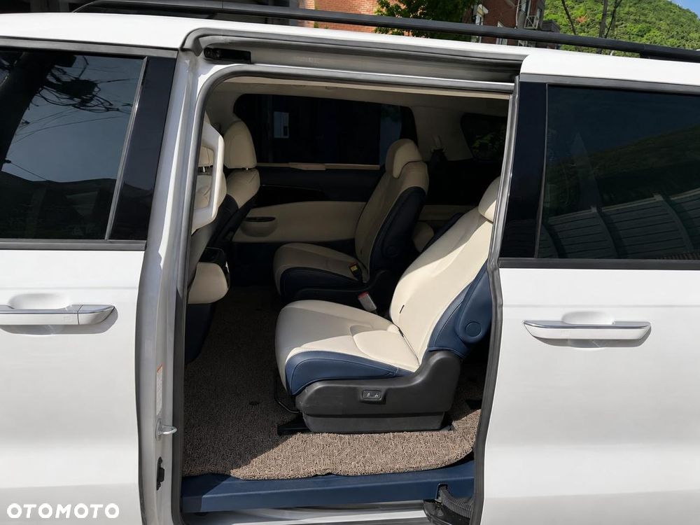 Kia Carnival - 9