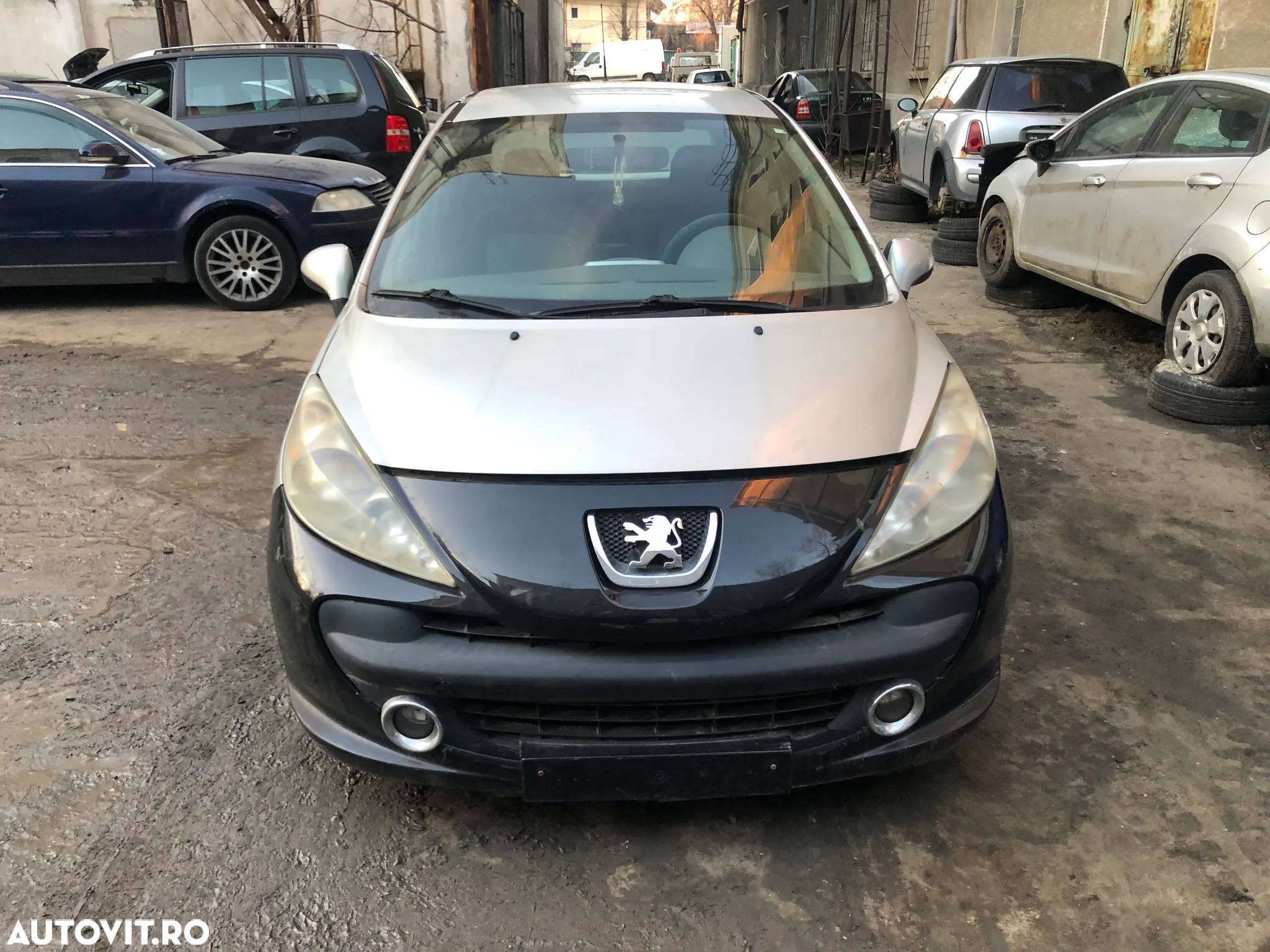 Dezmembrez Peugeot 207 1.4 benzina 2006 - 3
