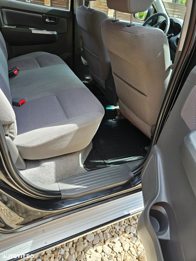 Toyota Hilux 4x4 Double Cab Executive - 8