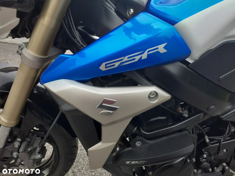 Suzuki GSR - 8