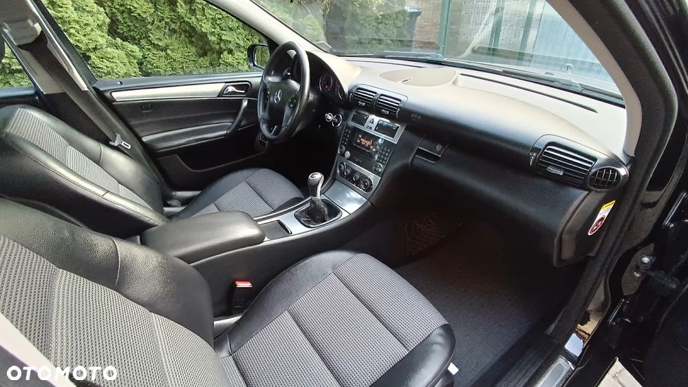 Mercedes-Benz Klasa C 180 Kompressor Avantgarde - 32