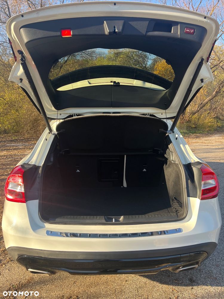 Mercedes-Benz GLA - 8