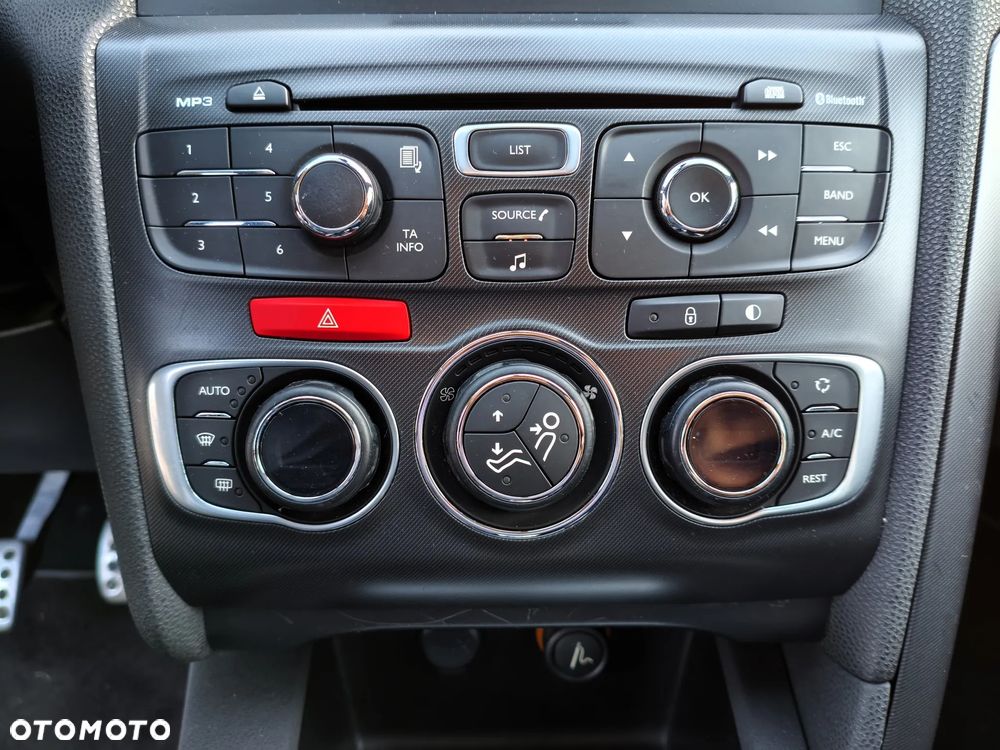 Citroën DS4 HDi 165 SoChic - 33