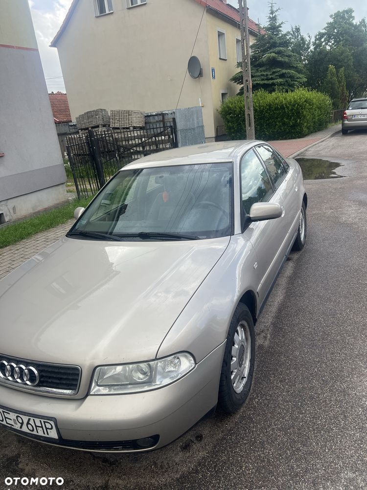 Audi A4 Avant - 1