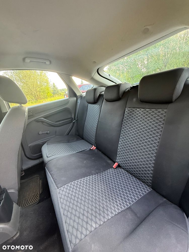Ford Focus 1.4 Ambiente - 23