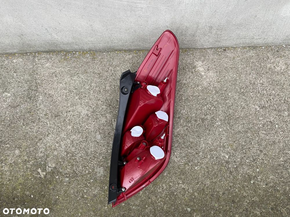 LAMPA TYLNA LEWA HYUNDAI i20  2008-2012 - NOWA - 2