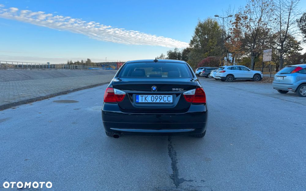 BMW Seria 3 318i - 4