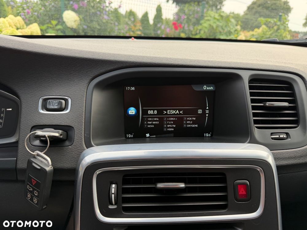 Volvo V60 D4 Drive-E Momentum - 36